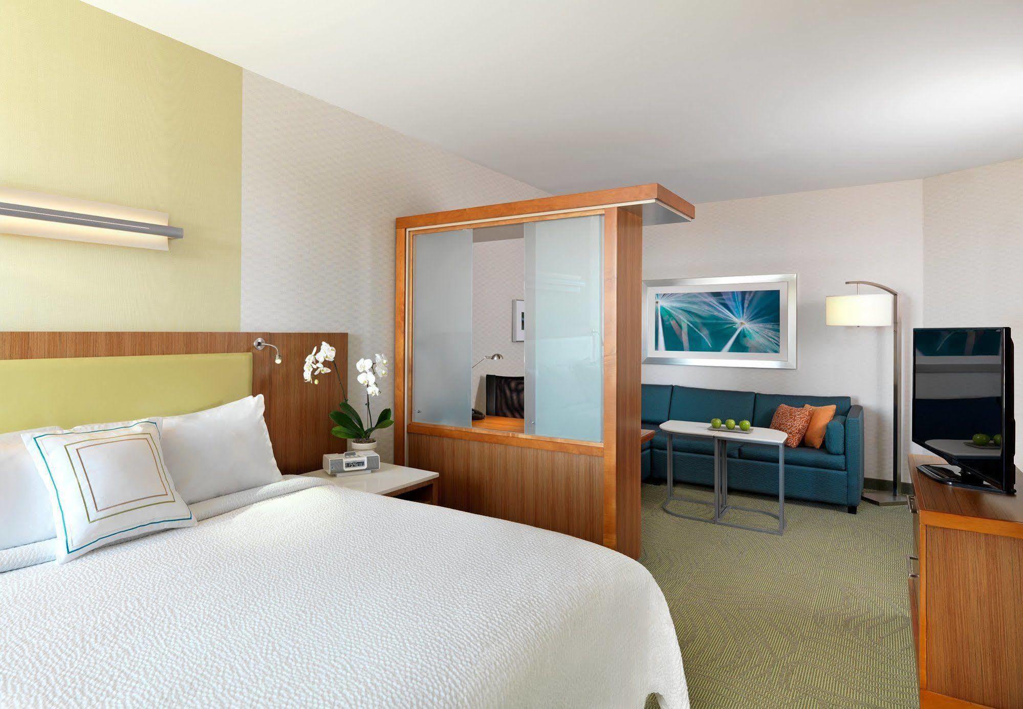 Springhill Suites By Marriott Coralville Εξωτερικό φωτογραφία